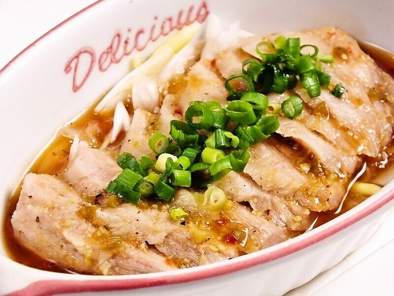 蒸し豚トロのわさびソース