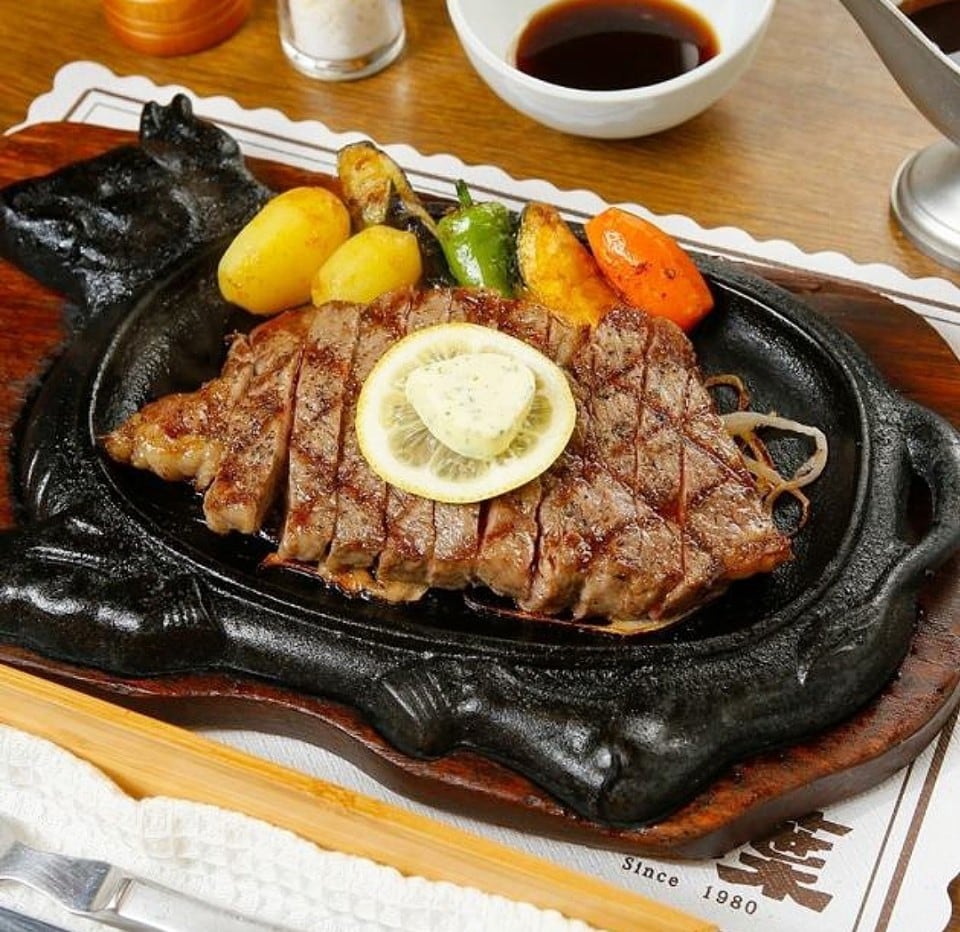 約100g(サラダ・ライス付)