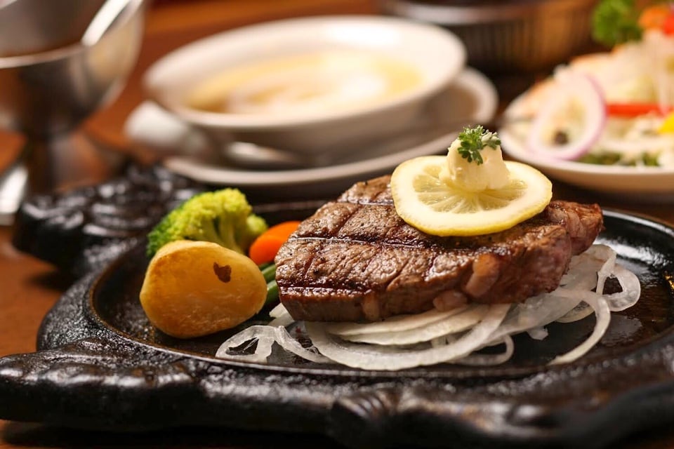 約100g(サラダ・ライス付)