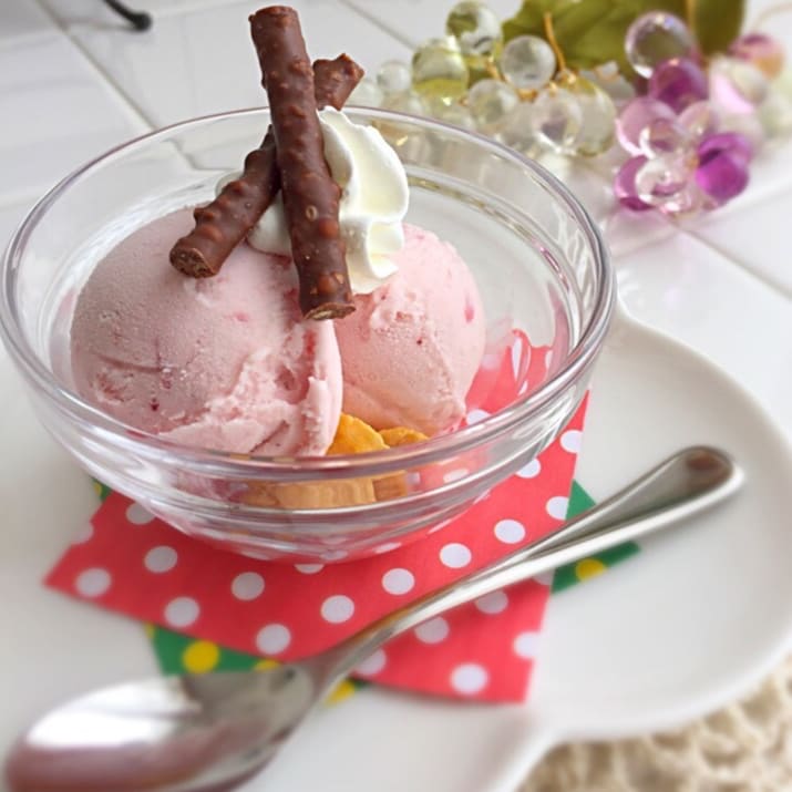 お子様ストロベリーアイス