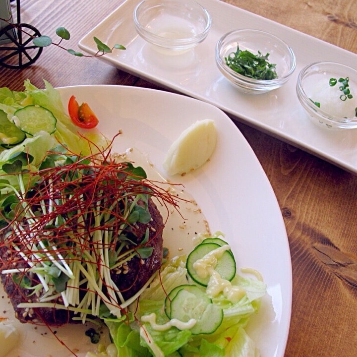 塩ハンバーグ(三種のサプライズトッピング付)