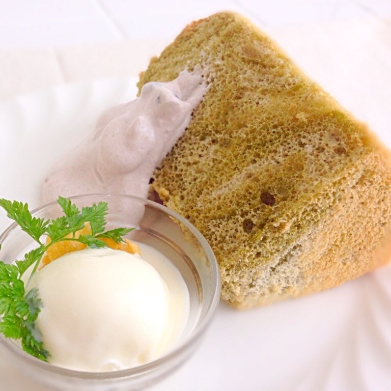 抹茶のシフォンケーキ