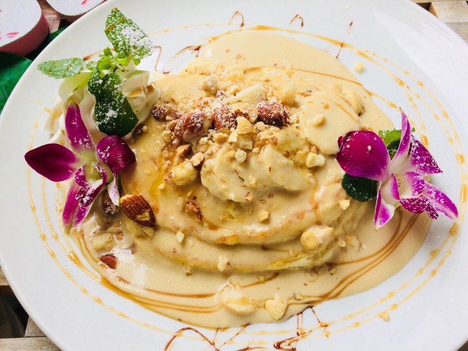 マカダミアナッツと黒糖クリームのパンケーキ