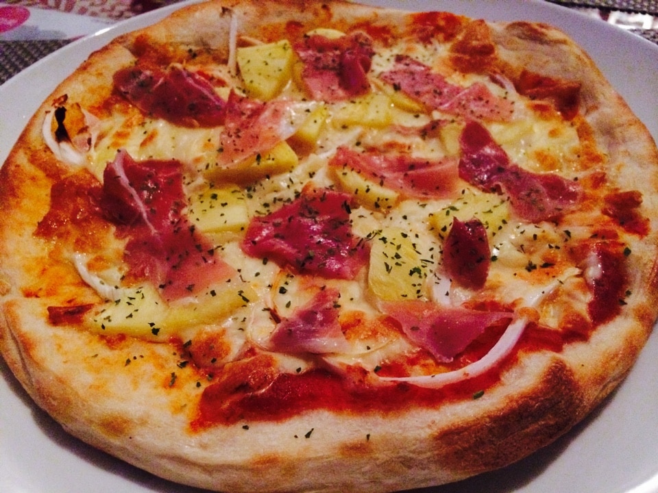 生ハムとパイナップルのHawaiian Pizza