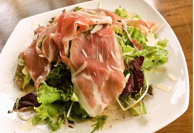 無農薬野菜の生ハムサラダ