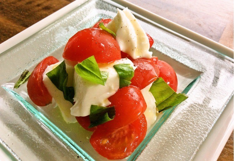 水牛モッツァレラチーズのカプレーゼ