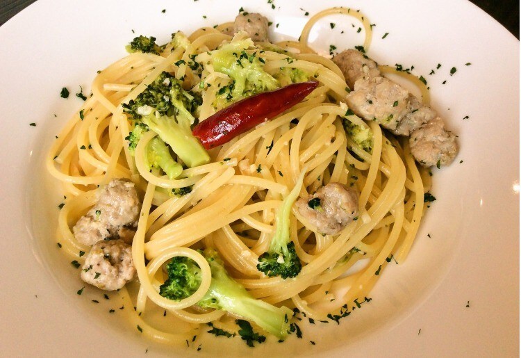 自家製ソーセージとブロッコリーのペペロンチーノスパゲッティ