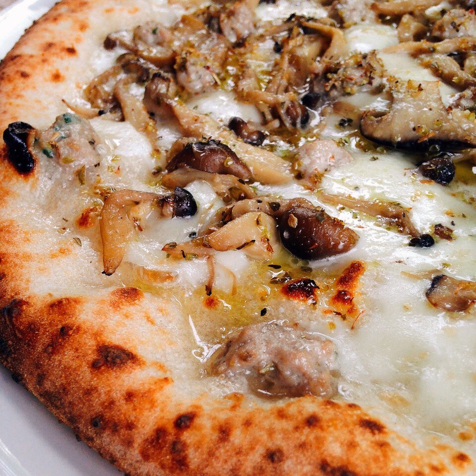 自家製ソーセージと木の子のピッツァ/Sサイズ