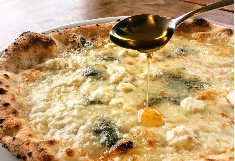 4種のチーズのピッツァ(ハチミツ＋200円)/Sサイズ