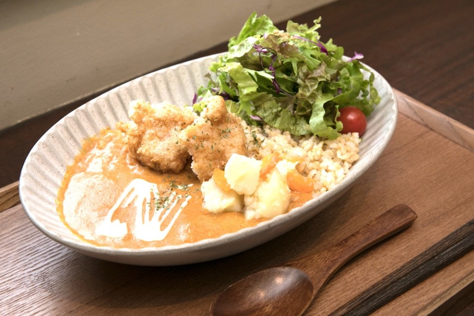 まるでバターチキンカレー？ベジカレーライス（サラダ付）