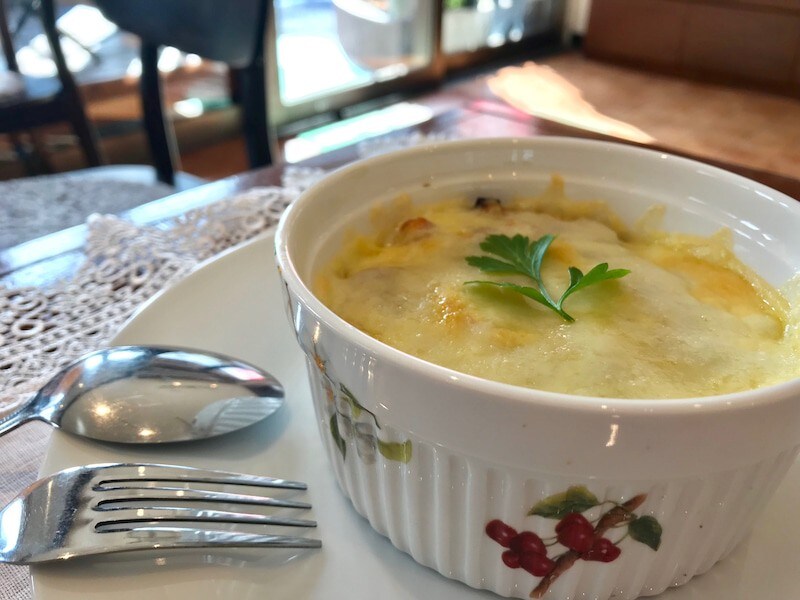 ★期間限定メニュー！秋ナスとショートパスタのチーズ焼き(サラダ・ドリンク・ケーキset)