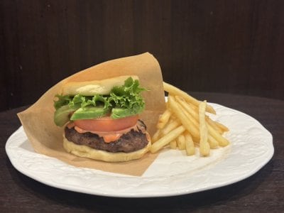 北海道産牛肉の米粉ハンバーガー