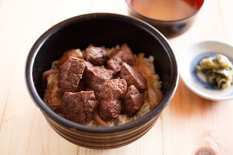 鯨カットステーキ丼