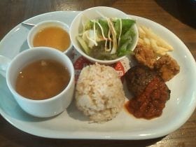 お子様ハンバーグプレート（お味噌汁、サラダ、ポテト、100％ジュース付）