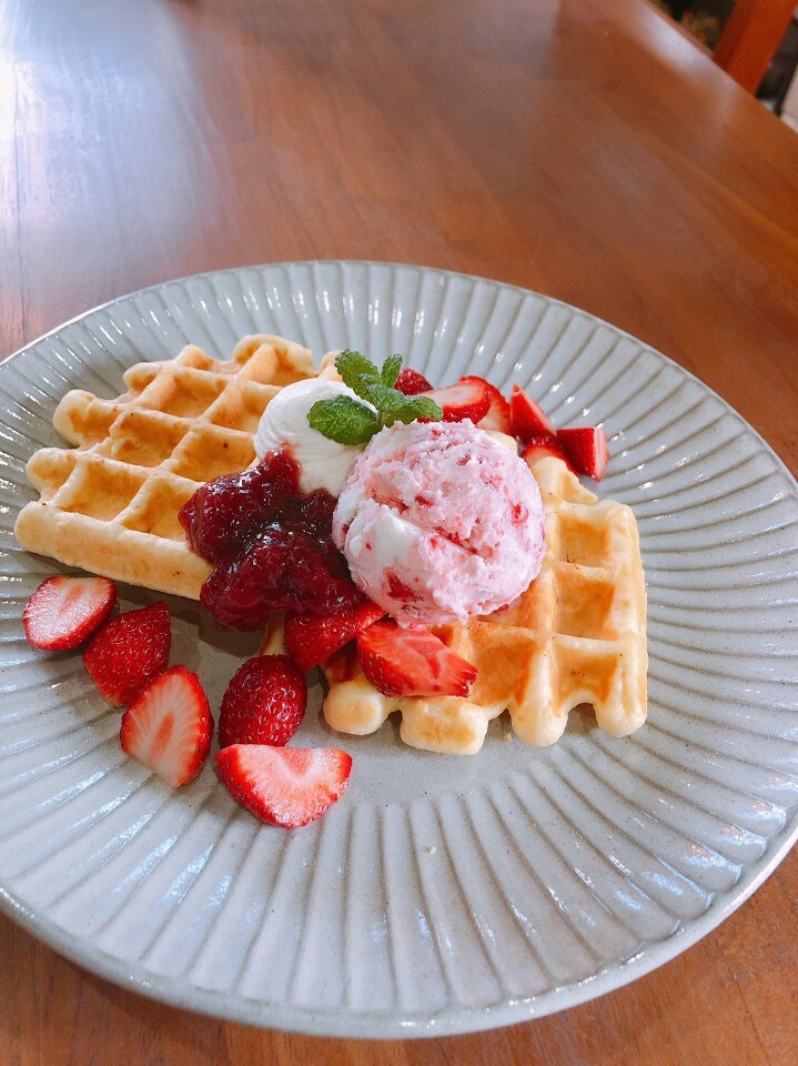 八百ちゃんいちごの手作りワッフル