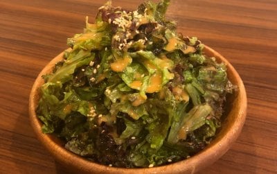 野菜たっぷり！オリジナルドレッシングで食べる韓国風サラダ