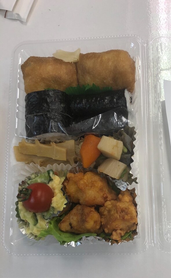 おかず入り日替わり弁当〈のりまき〉