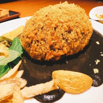牛の卵【黒カレー】