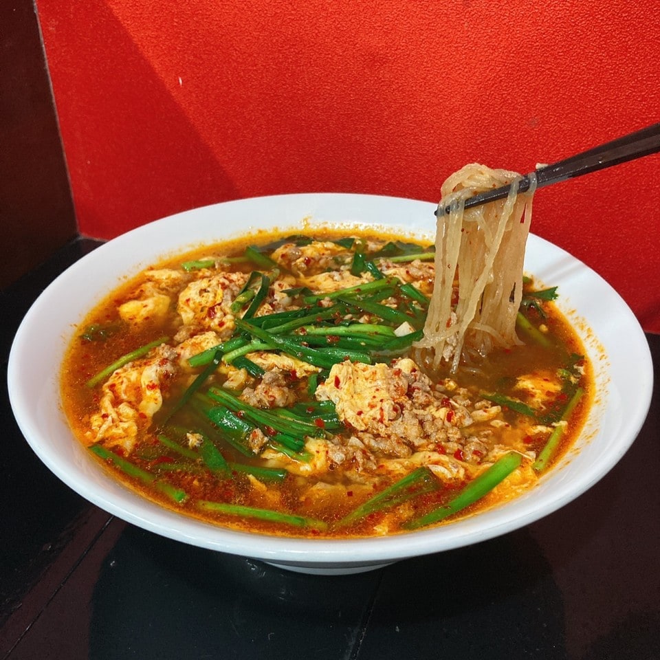 辛麺レギュラーサイズ　800円〜