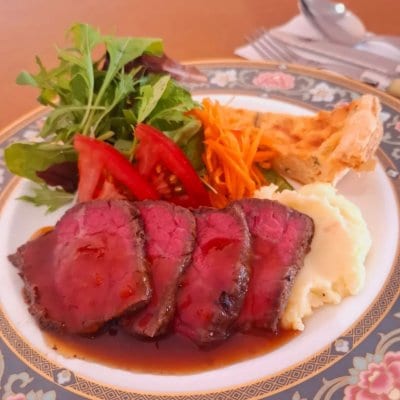 知多牛のローストビーフプレート ​〜黒トリュフ添え〜（お好きなドリンク付き）