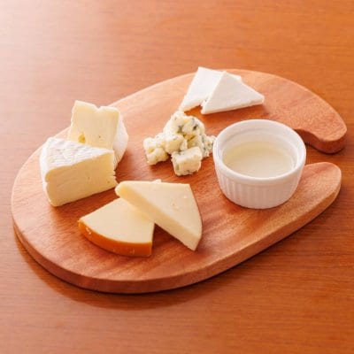 チーズ盛り合わせ（お好きなドリンク付き）