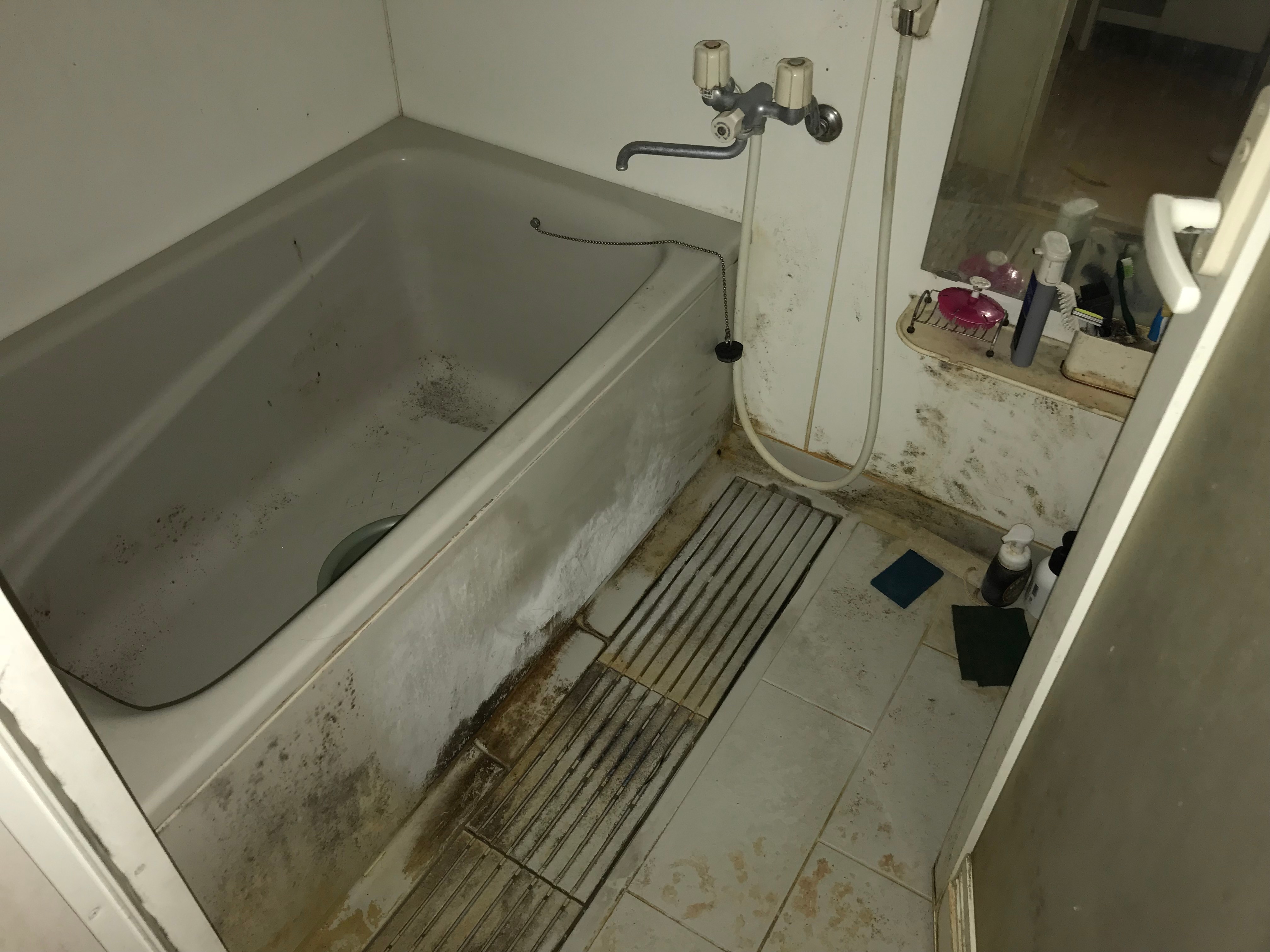 沖縄県のプチリフォームなら〜超耐久フロアコーティング・水廻りコーティング専門店クリーンガード（那覇市中古マンション浴室）