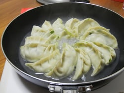 府中で人気のくりばやし餃子