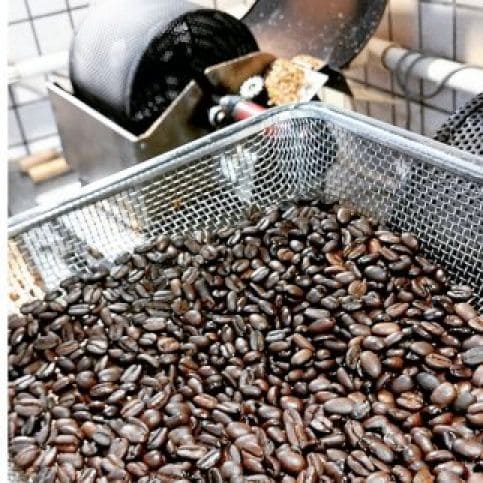 焼き立ての珈琲豆